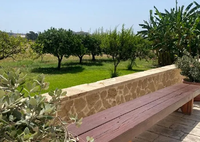 לינה וארוחת בוקר Le Balate 4*